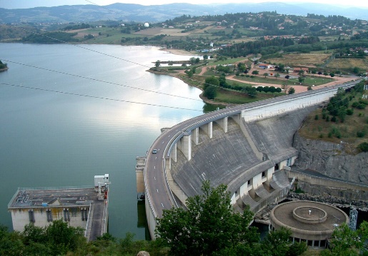 Une image contenant plein air, barrage, eau, ciel Description générée automatiquement